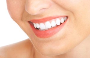Tips dan Cara Alami Memutihkan Gigi