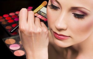 Tips Menggunakan Make Up Ketika Wajah Berjerawat
